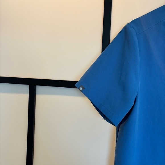 FIGS Technical Collection Scrub V Neck top Pocket Shirt Blue Women's medium - Picture 5 of 10